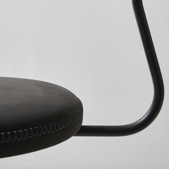 design stühle akron counter stool Close 2